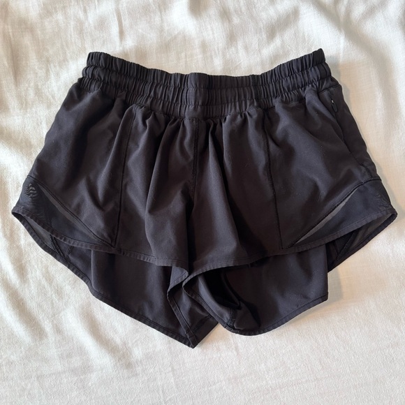 Lululemon Hotty Hot Short Size 6 - Picture 2 of 3